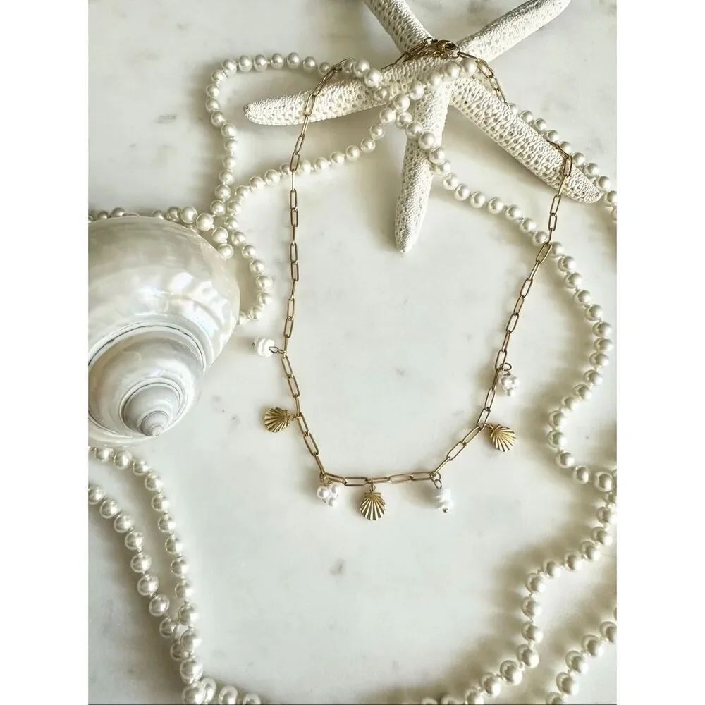 Clamshell & paper clip gold color necklace